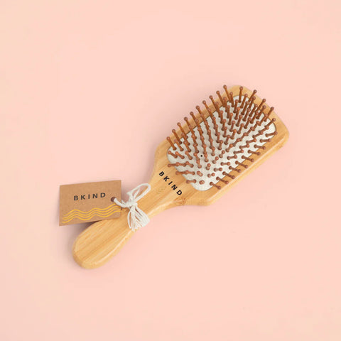 Petite brosse à cheveux en bambou